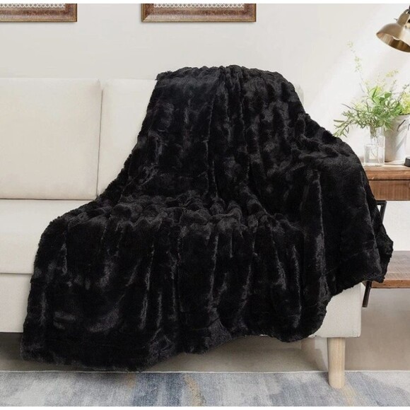 TOONOW Other - TOONOW Faux Fur Luxury Throw Blanket,Double Side Soft Fluffy Fuzzy Blanket Black
